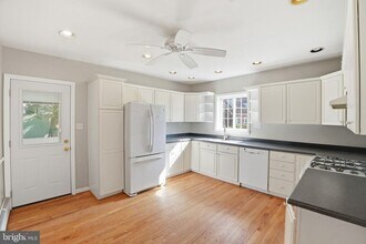 2913 Cleave Dr in Falls Church, VA - Foto de edificio - Building Photo