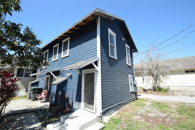 property at 906 Vistabula St