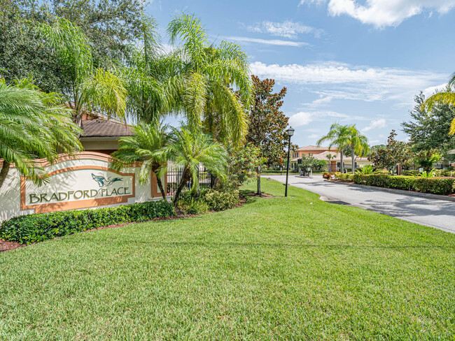 2577 Langrove Ln SW in Vero Beach, FL - Foto de edificio - Building Photo