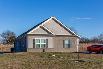 Old Oaks Plains in Ashland City, TN - Building Photo - Building Photo