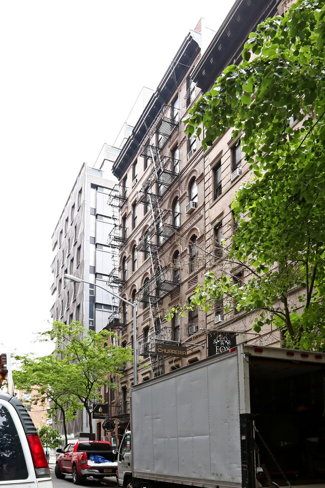 284 Mulberry St in New York, NY - Building Photo - Building Photo