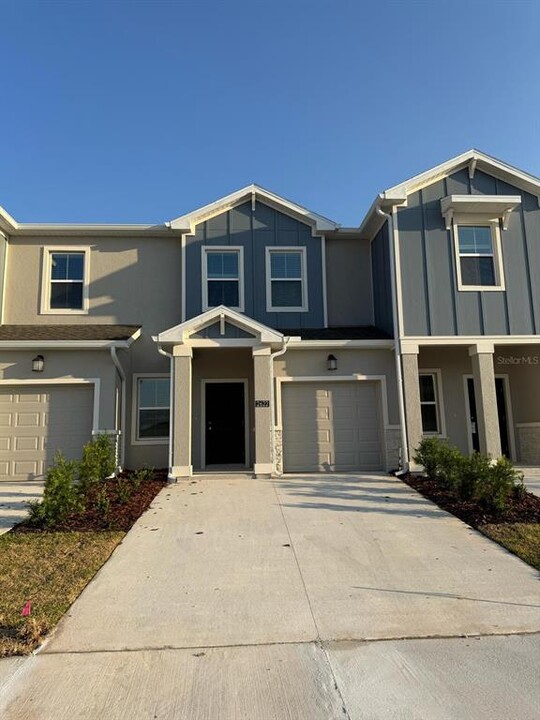 2622 Armstrong Ave in Clermont, FL - Building Photo