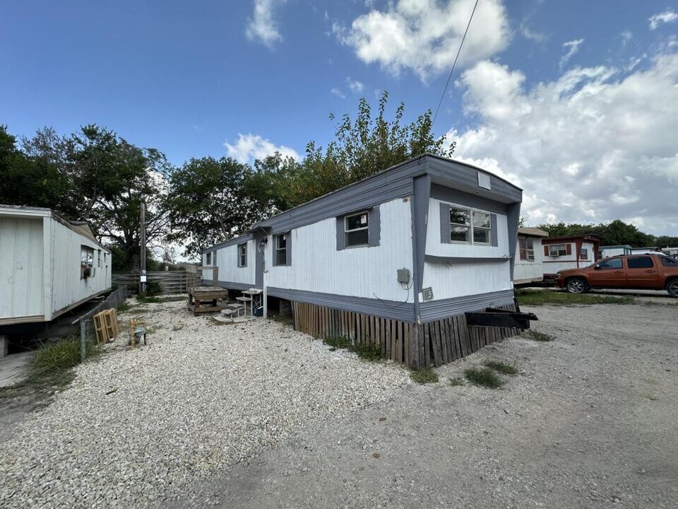 3632 SW Military Dr in San Antonio, TX - Building Photo