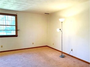 120 Luanne Dr in Weirton, WV - Building Photo - Building Photo