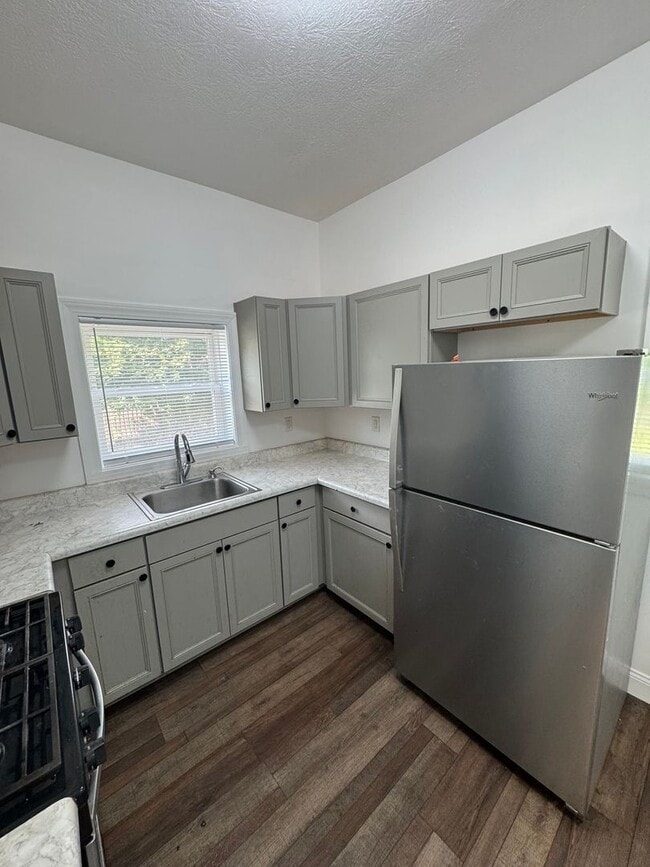 property at 923-925 N 9th St Rd