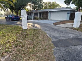 1750 Druid Rd in Clearwater, FL - Building Photo