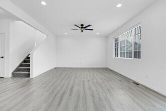 225 S Robertsdale St in Aurora, CO - Foto de edificio - Building Photo