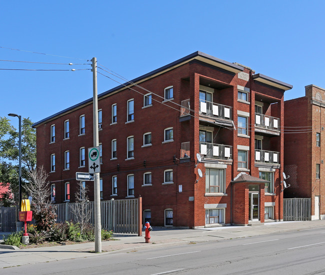 1081 Main St E in Hamilton, ON - Building Photo - Building Photo