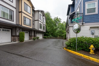 Villas At Mondavio in Redmond, WA - Foto de edificio - Building Photo