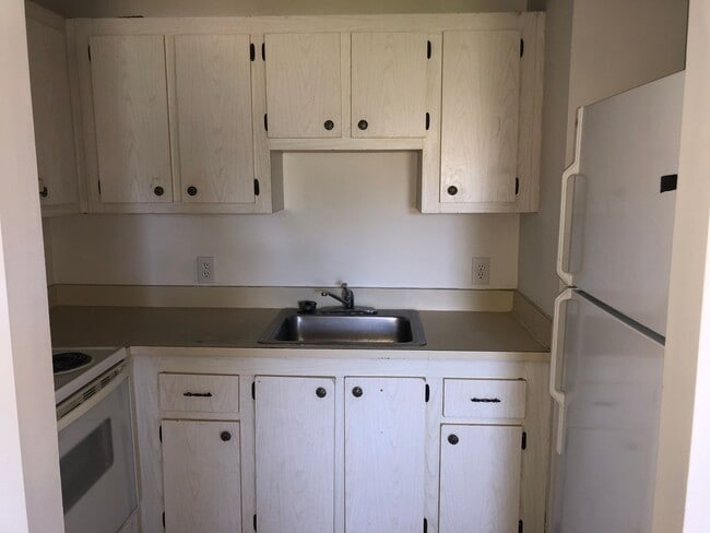 property at 4913 Freedom Cir