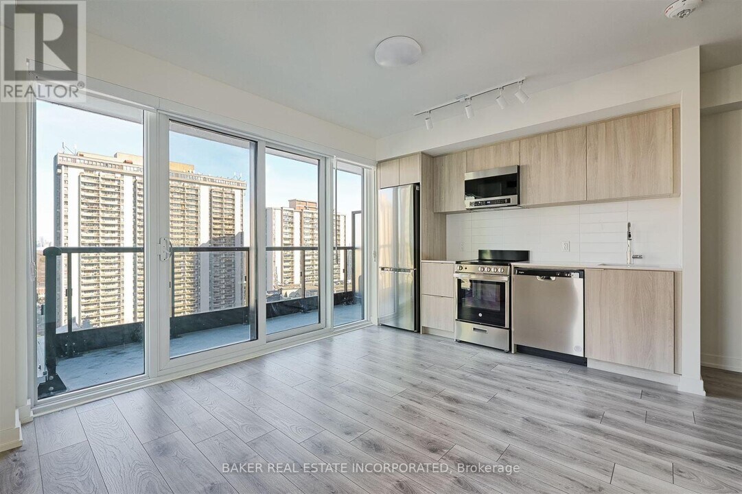 223-1223 Redpath Ave in Toronto, ON - Building Photo
