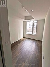 8 Beverley Glen Blvd in Vaughan, ON - Building Photo - Building Photo