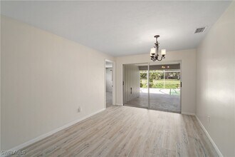 1411 Whiskey Creek Dr in Ft. Myers, FL - Foto de edificio - Building Photo