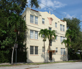 2401 SW 28th St in Miami, FL - Building Photo - Building Photo