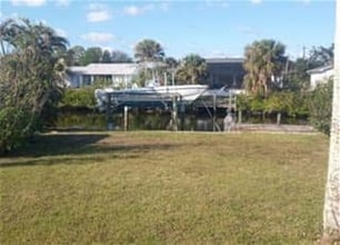 18686 Van Nuys Cir in Port Charlotte, FL - Building Photo - Building Photo