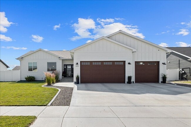 2212 Gleneagles Blvd in Billings, MT - Building Photo - Building Photo