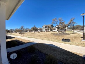 2103 Pecan Island Dr in Leander, TX - Foto de edificio - Building Photo