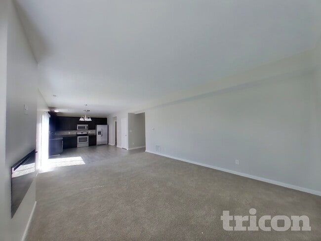 371 Wakefield Ct in Greenwood, IN - Foto de edificio - Building Photo