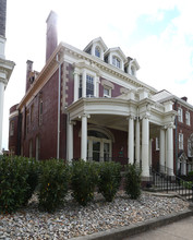 2015 Monument Ave in Richmond, VA - Foto de edificio - Building Photo