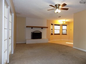 988 Victoria Dr in Burkburnett, TX - Building Photo - Building Photo