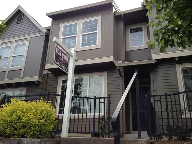 2310 NW Roseburg Terrace
