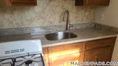 349 Pleasant St in Malden, MA - Building Photo - Building Photo