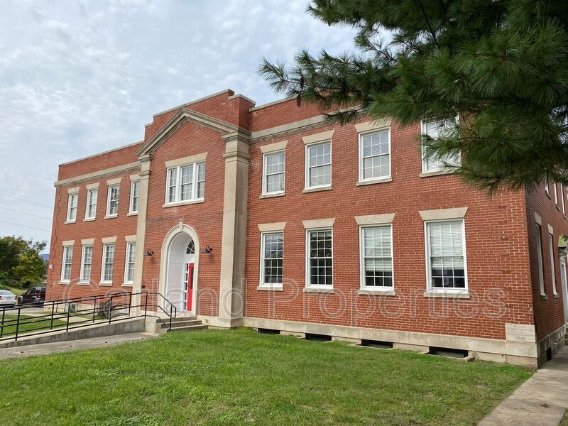 821 Salem Ave SW in Roanoke, VA - Building Photo