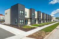 Berkshire Ashwaubenon Townhomes in Green Bay, WI - Foto de edificio - Building Photo