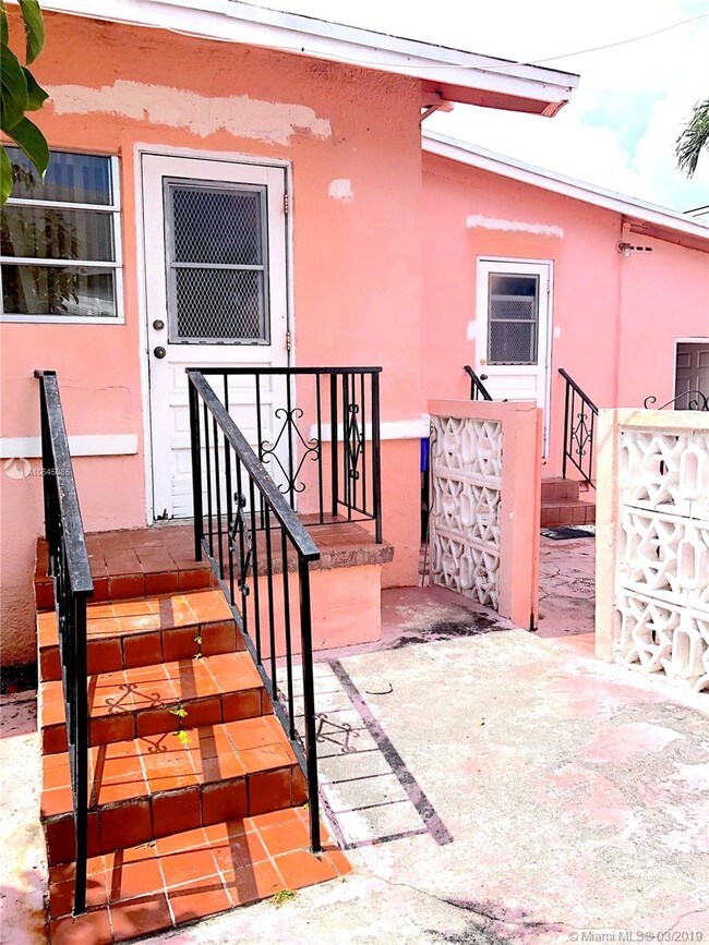 1923 NW 1st Terrace-Unit -B in Miami, FL - Building Photo - Building Photo