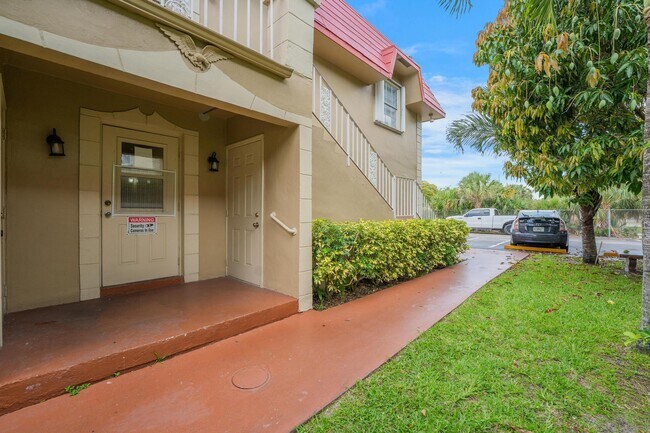 495 SE 8th St in Deerfield Beach, FL - Building Photo - Building Photo