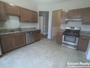 13 Pleasant St, Unit #10 - 3 in Cambridge, MA - Foto de edificio - Building Photo