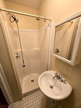 47 Montgomery St in Pawtucket, RI - Foto de edificio - Building Photo