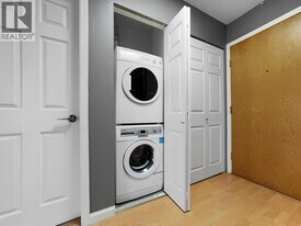 5335 Hastings St in Burnaby, BC - Building Photo