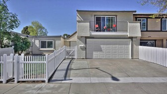 33067 Lake Michigan St in Fremont, CA - Building Photo