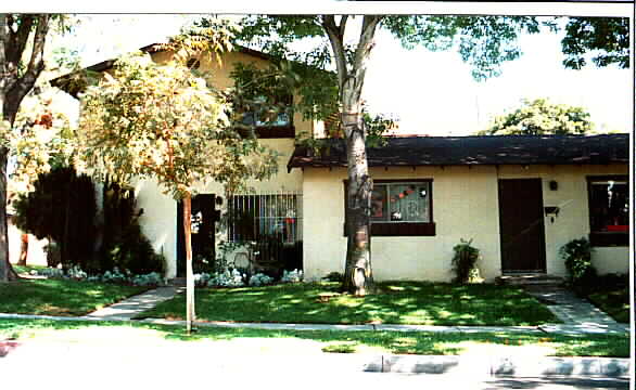 326-332 Spencer Ave in Upland, CA - Building Photo - Building Photo