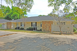 7000 Lanier Dr in Pensacola, FL - Building Photo - Building Photo