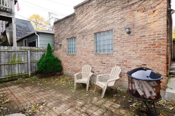 2110 N Oakley Ave in Chicago, IL - Building Photo - Building Photo