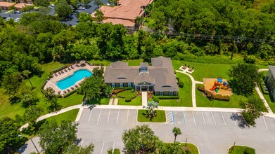 Stuart Pointe in Jensen Beach, FL - Foto de edificio - Building Photo