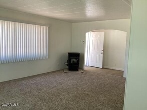5174 61st St W in Rosamond, CA - Foto de edificio - Building Photo