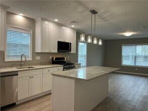 580 Elm St in Woonsocket, RI - Building Photo - Building Photo