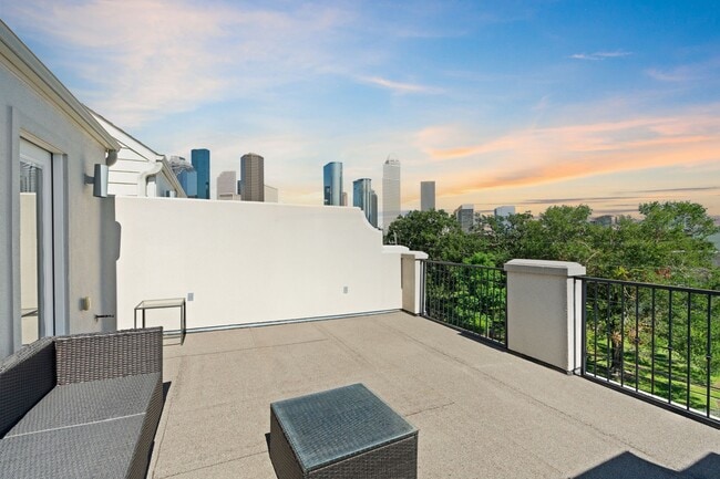 property at 1212 W Dallas St