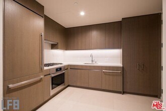 889 Francisco St, Unit 1010 in Los Angeles, CA - Foto de edificio - Building Photo