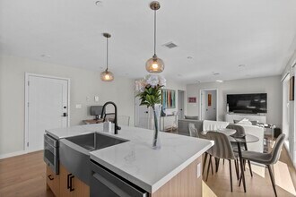 457 W Broadway in Boston, MA - Building Photo - Building Photo