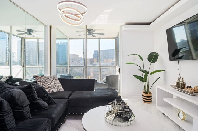 215 Piedmont Ave NE in Atlanta, GA - Foto de edificio - Building Photo