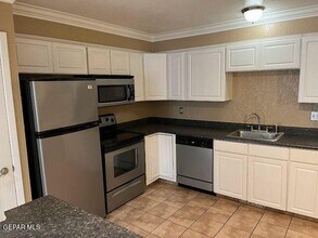4433 N Stanton St in El Paso, TX - Building Photo - Building Photo