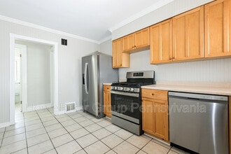 104 Jordan St in Bethel Park, PA - Foto de edificio - Building Photo