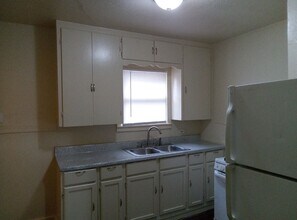 2014 E Crockett St in San Antonio, TX - Building Photo - Building Photo