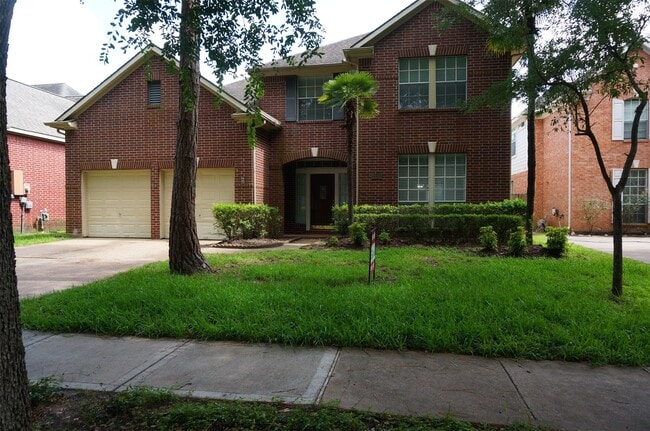 2114 Madewood Dr