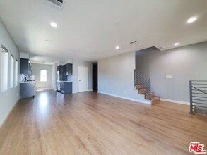 413 Micheltorena St in Los Angeles, CA - Building Photo - Building Photo