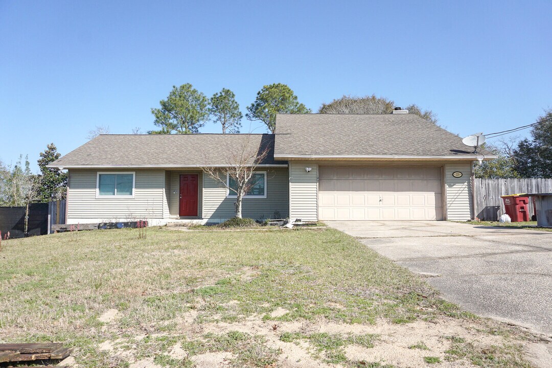 220 Westview Dr in Crestview, FL - Building Photo